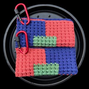 Handgemachte Patchwork-Topflappen aus Baumwolle in Rot, Blau und Grün mit Karabinerhaken – Topflappen online kaufen